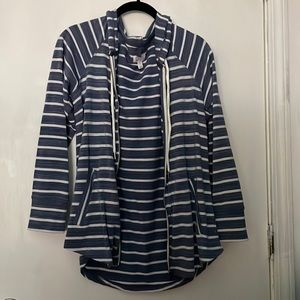 Market and Spruce, Size Small, Blue and White.